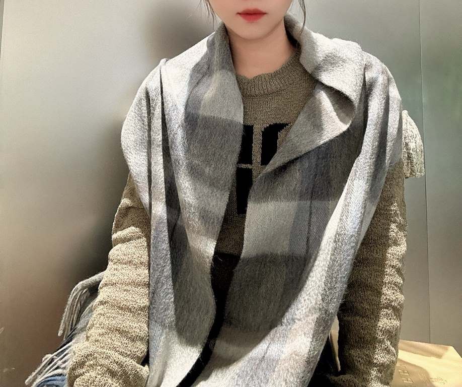 Barberry [Men's and Women's Scarves] Rage to keep for yourself, a rare high-end men's model! Family benefits! Burberry very positive men's scarf ~ fabric big love, very soft and delicate comfortable, light water ripple! 