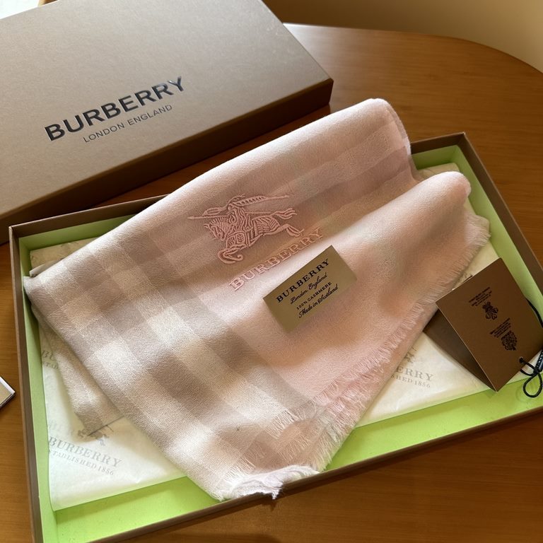 Burberry Burberry ultra-thin plaid shawl spot seconds closet essential classic models VIP recommended!!!! Early fall classic barber cashmere barber shawl. Natural folds design style, soft touch, grid type novelty, classi