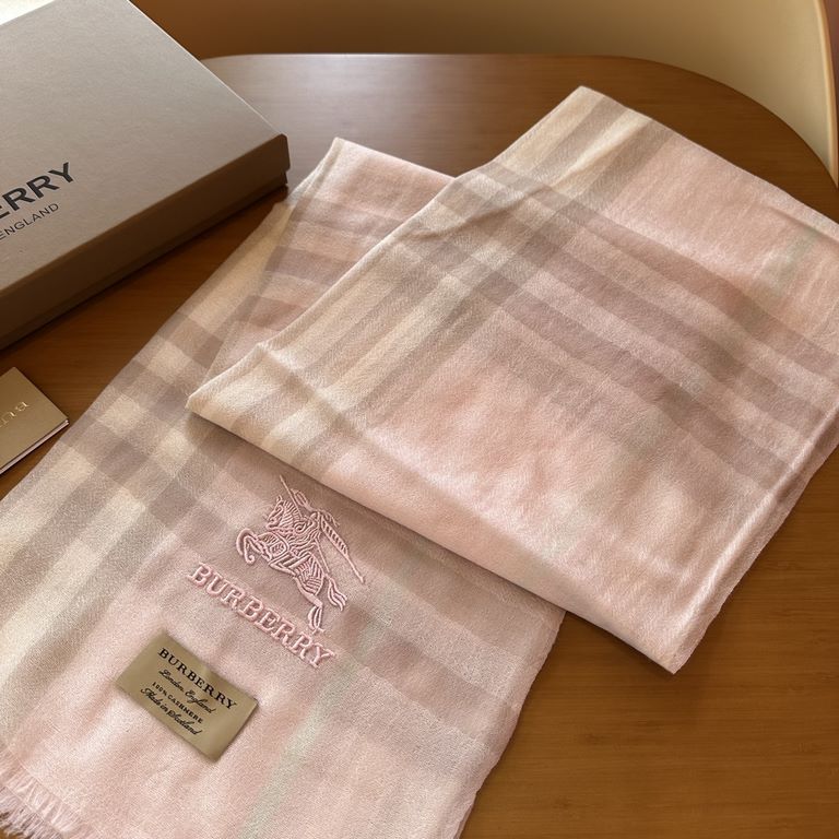 Burberry Burberry ultra-thin plaid shawl spot seconds closet essential classic models VIP recommended!!!! Early fall classic barber cashmere barber shawl. Natural folds design style, soft touch, grid type novelty, classi