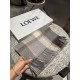 Loewe [Men's and Women's Scarves] Rage to keep for yourself, a rare high-end men's style! Family benefits! Burberry very positive men's scarf ~ fabric big love, very soft and delicate comfortable, light water ripple! Atm