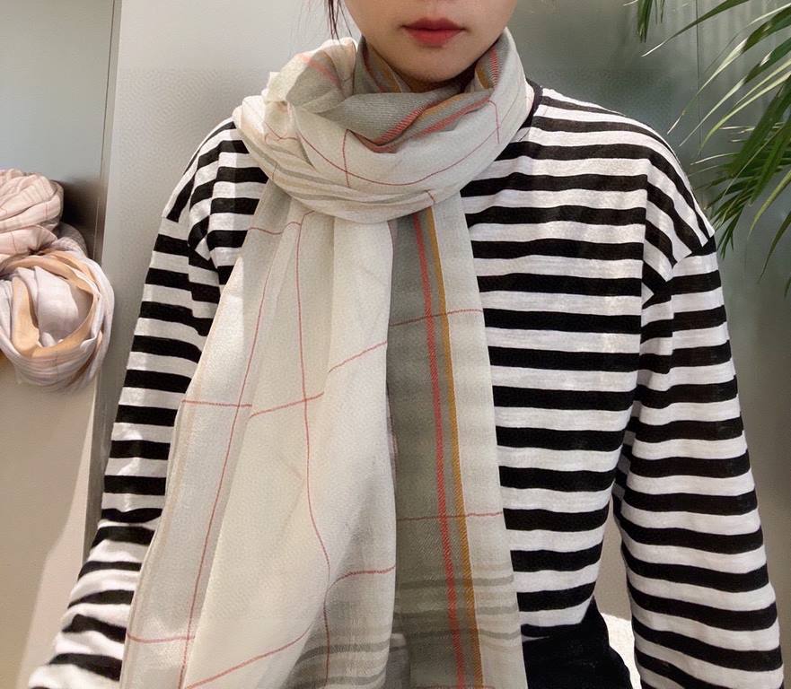 Highlighted!!! Premium cozy chic vibe, take it if you believe me! This soft scarf from Burberry that touches the heart with inimitable colors and temperament!!!! Scarf light and shadow will also have a very beautiful spe