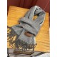 Burberry Couple's Double Sided Cashmere Scarf! Made of fine cashmere from the Mongolian plateau! The feel of the hand is full of fine fluff! The price is 100% affordable! The exquisite embroidery craft! Gift to keep thei