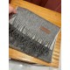 Burberry Couple's Double Sided Cashmere Scarf! Made of fine cashmere from the Mongolian plateau! The feel of the hand is full of fine fluff! The price is 100% affordable! The exquisite embroidery craft! Gift to keep thei