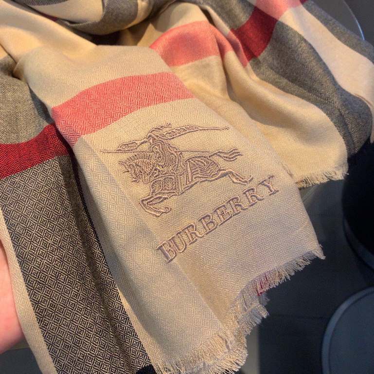 Burberry   Forever chic  Burberry Classic Grid Thin Diamond Pattern Velvet Scarf ~ rare classic grid, such a plaid really look good every year, and this year it is a representative of the retro chic style   The fabric of