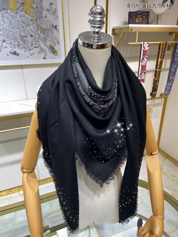 Beautiful      counter channel goods [B horse label diamond square scarf 140] top hot drill process, the absolute hard goods, Burberry has always been the wind vane of the popularity of each out of a scarf are sought aft