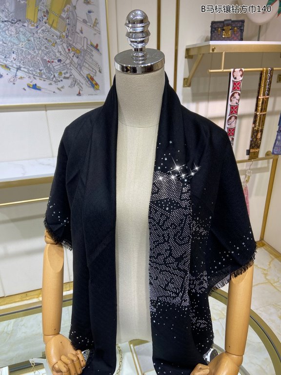 Beautiful      counter channel goods [B horse label diamond square scarf 140] top hot drill process, the absolute hard goods, Burberry has always been the wind vane of the popularity of each out of a scarf are sought aft