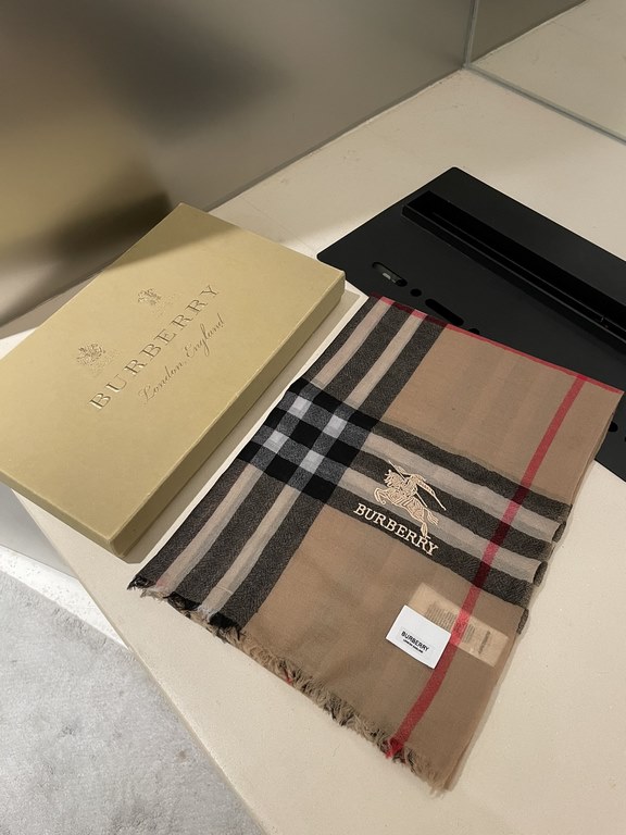 Burberry genuine series goods exclusively for flagship store vip      top Scotland imported cashmere   incomparable noble elegance intellectual style   simple atmospheric design   absolute Not fancy style Ring velvet pro