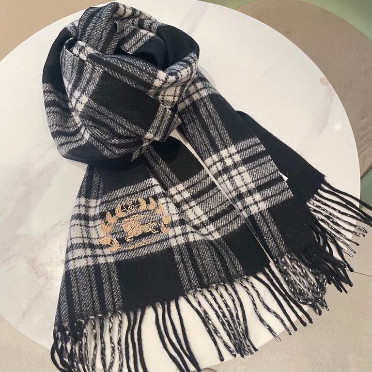 Burberry British style collection models double-sided scarf   [HK foreign trade tail - this is called the real family benefits]   This cashmere scarf fabric is very satisfied ~ feel really good to no   cold winter affixe