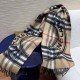 Limited edition B family crest double-sided printed scarf   classic plaid for the bottom, highlighting the temperament   This is a limited edition, sold  , men and women's universal models, must must must must collect! T