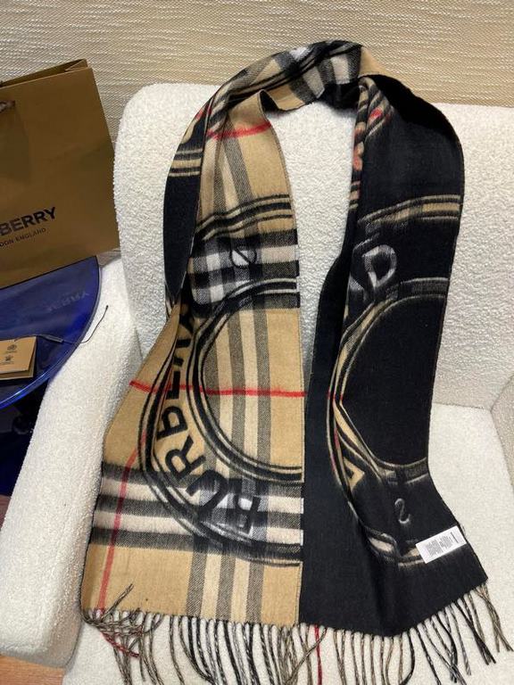 Limited edition B family crest double-sided printed scarf   classic plaid for the bottom, highlighting the temperament   This is a limited edition, sold  , men and women's universal models, must must must must collect! T