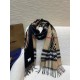 Limited edition B family crest double-sided printed scarf   classic plaid for the bottom, highlighting the temperament   This is a limited edition, sold  , men and women's universal models, must must must must collect! T