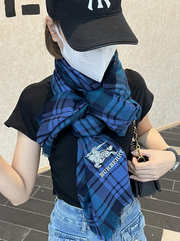 [Burberry]... Embroidered War Horse  Imported Nepalese Cashmere Top Embroidered Scarf .... Highly sophisticated product... Absolutely screaming quality... Top design models of fashionable big brands... Get your hands on 