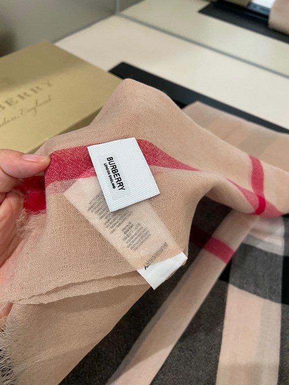 P Burberry genuine series goods exclusively for flagship store vip      top Scotland imported cashmere   incomparable noble elegance Intellectual style   concise atmospheric design   absolutely not Fancy style Ring velve