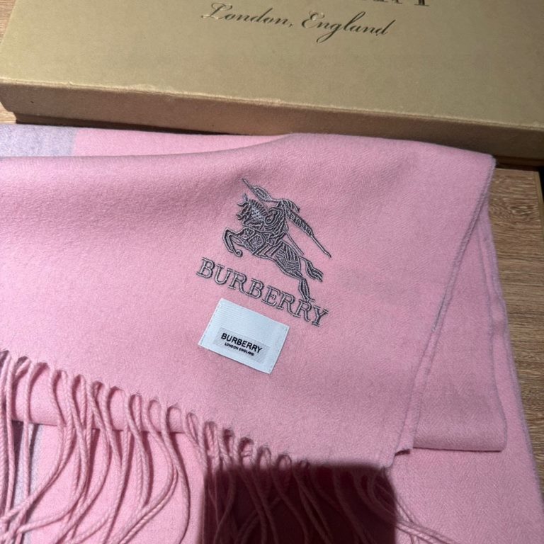 Barberry [Men's and Women's Scarves] Rage to keep for yourself, a rare high-end men's model! Family benefits! Burberry very positive men's scarf ~ fabric big love, very soft and delicate comfortable, light water ripple! 