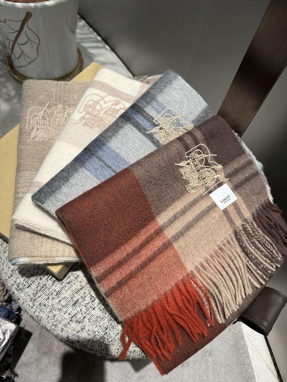 Barberry [Men's and Women's Scarves] Rage to keep for yourself, a rare high-end men's model! Family benefits! Burberry very positive men's scarf ~ fabric big love, very soft and delicate comfortable, light water ripple! 