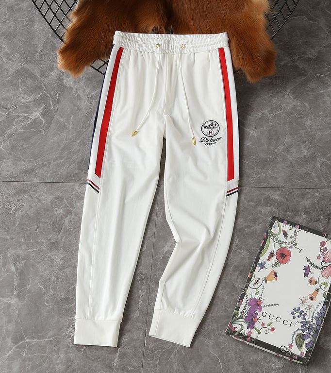 Hermes simple fashion spring and summer casual pants   wearing a very comfortable low-profile without losing luxury wear out very class, pants style and tailoring also need not be said on the body of the exquisite leap. 