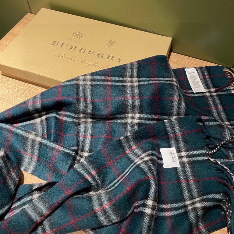 Price   Rage to push the volume of new models   Heavy recommended   Burberry official website of the latest models   100% top quality cashmere material   very warm   soft skin-friendly, not tie the neck   classic Burberr