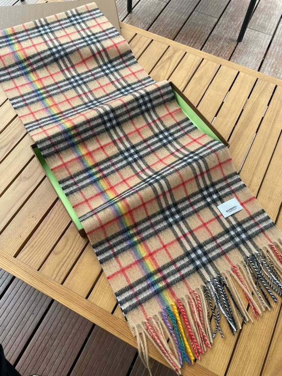 Classic heavy attack    Burberry Burberry Scottish rainbow high-end pure cashmere sense of texture scarf   key to this this kind of simple design is very versatile, can be matched with casual jackets can also be matched 