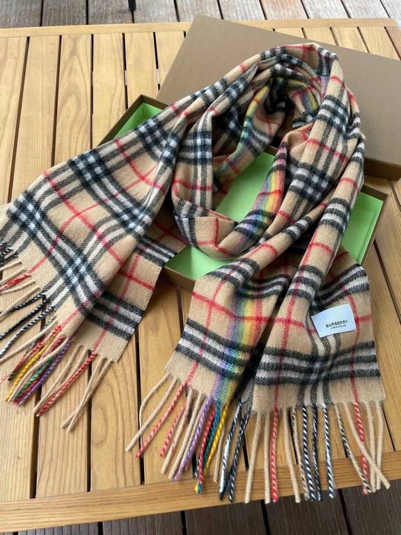 Classic heavy attack    Burberry Burberry Scottish rainbow high-end pure cashmere sense of texture scarf   key to this this kind of simple design is very versatile, can be matched with casual jackets can also be matched 