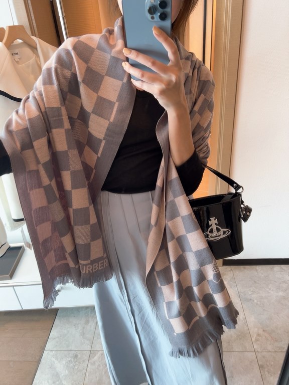 BURBERRY (Burberry) cartoon bear This year's hottest with this year's latest pattern using high-end spray painting perfectly presented in the scarf Bajia special launch are a great international model Elegant, noble, exq