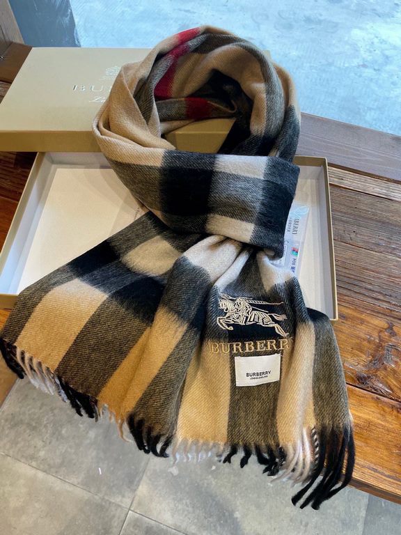 The Burberry Bur cashmere plaid looks crazy good, so stylish and glamorous!!!! Very svelte and stylish fallwinter piece! Really like it, very Classical men's design. Men's stuff less and more! ! 100% cashmere, the feel i