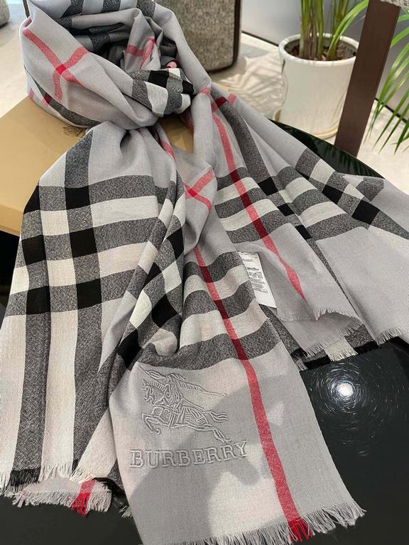 P Burberry counter new   scarf shawl heavy to come. Counter inspection  burberry original single hall of fame royal newest models   counter in the sale of 16,000   manpower essential burberry single product. Each color i