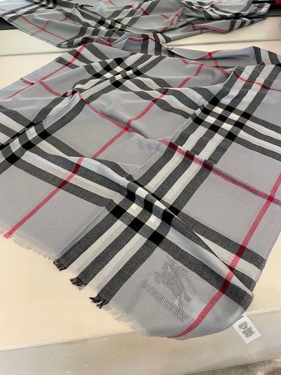 P Burberry counter new   scarf shawl heavy to come. Counter inspection  burberry original single hall of fame royal newest models   counter in the sale of 16,000   manpower essential burberry single product. Each color i