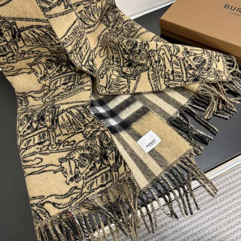 Exclusive explosive models, Bur equestrian knight reversible shawl, all kinds of good-looking, known as Burberry's most beautiful models this year, the most classic jacquard equestrian warhorse logo  classic khaki color 