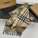 Exclusive explosive models, Bur equestrian knight reversible shawl, all kinds of good-looking, known as Burberry's most beautiful models this year, the most classic jacquard equestrian warhorse logo  classic khaki color 