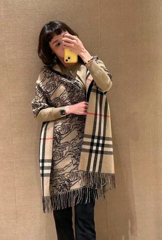 Exclusive explosive models, Bur equestrian knight reversible shawl, all kinds of good-looking, known as Burberry's most beautiful models this year, the most classic jacquard equestrian warhorse logo  classic khaki color 