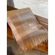 Burberry high quality imported cashmere scarf shocked on the shelves of the latest overseas counter men and women couples cashmere scarf domestic counter are not on the shelves from the style to the fabric is very good c