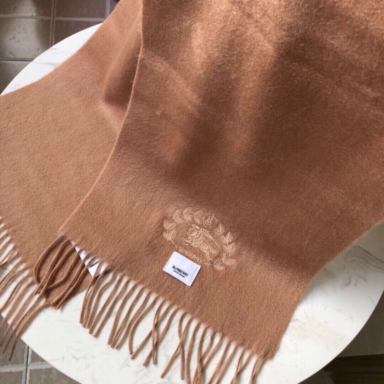 Burberry - Burberry   rage to push the volume of explosive models   classic collection of models plain scarf   heavy recommended   100% lambswool   very warm   soft and skin-friendly, do not tie the neck   the classic pl