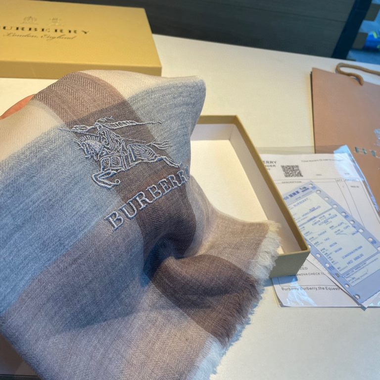 Highly recommended!!! Premium cozy chic vibe, take it if you believe me! This soft scarf from Burberry that touches the heart, inimitable color and temperament!!!! Scarf light and shadow will also have a very beautiful s