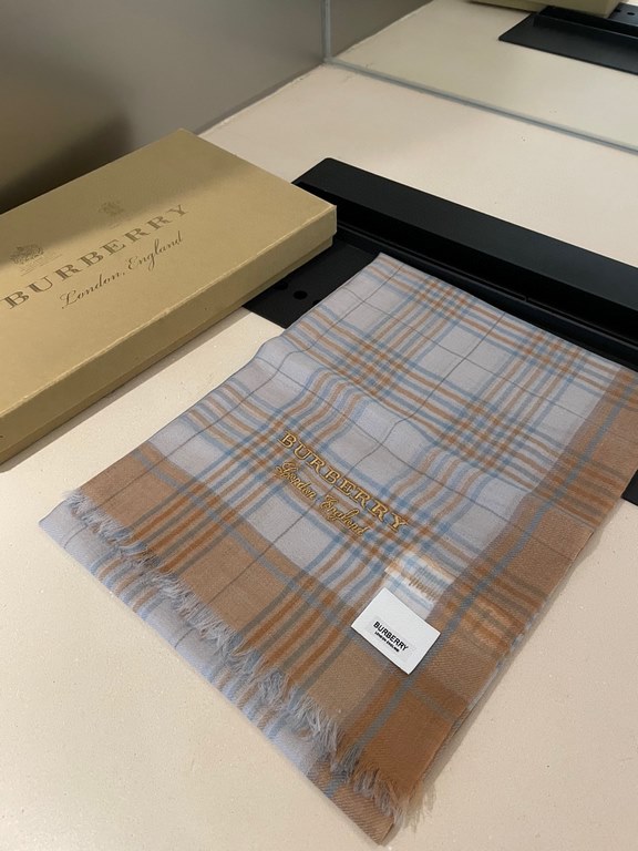 Highly recommended!!! Premium cozy chic vibe, take it if you believe me! This soft scarf from Burberry that touches the heart, inimitable color and temperament!!!! Scarf light and shadow will also have a very beautiful s