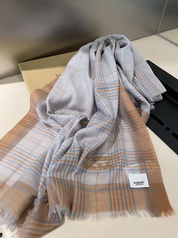 Highly recommended!!! Premium cozy chic vibe, take it if you believe me! This soft scarf from Burberry that touches the heart, inimitable color and temperament!!!! Scarf light and shadow will also have a very beautiful s