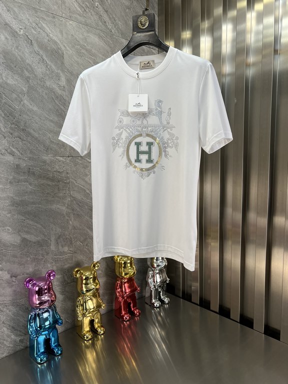 Hermes  Hermes spring and summer new three complete three labels chest sequins craft design thin short-sleeved shirt on the body of excellent comfort good goods do not need to introduce too much Look at the details Count