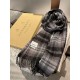 [Burberry medium check] sold a hundred years of style   not to repeat how much it is loved by people all over the world   almost all the sellers of scarves are doing this style of course, the quality is uneven    our fam