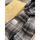 [Burberry medium check] sold a hundred years of style   not to repeat how much it is loved by people all over the world   almost all the sellers of scarves are doing this style of course, the quality is uneven    our fam