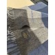 L V [Men's and Women's Scarves] Rage to keep it for yourself, a rare high-end men's style! Family benefits! Burberry very positive men's scarf ~ fabric big love, very soft and delicate comfortable, light water ripple! At