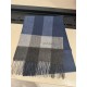 L V [Men's and Women's Scarves] Rage to keep it for yourself, a rare high-end men's style! Family benefits! Burberry very positive men's scarf ~ fabric big love, very soft and delicate comfortable, light water ripple! At