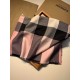 Bu. Boberly's most classic plaid model ~ grain clear fabric is excellent Nepalese cashmere raw materials. The touch is soft and delicate like a baby's skin. Scarf four sides scattered whiskers dynamic and energetic! On t