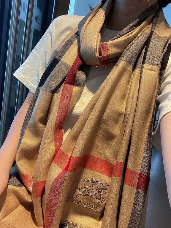 Burberry   Forever chic  Burberry Classic Grid Thin Diamond Pattern Velvet Scarf ~ rare classic grid, such a plaid really look good every year, and this year it is a representative of the retro chic style   The fabric of