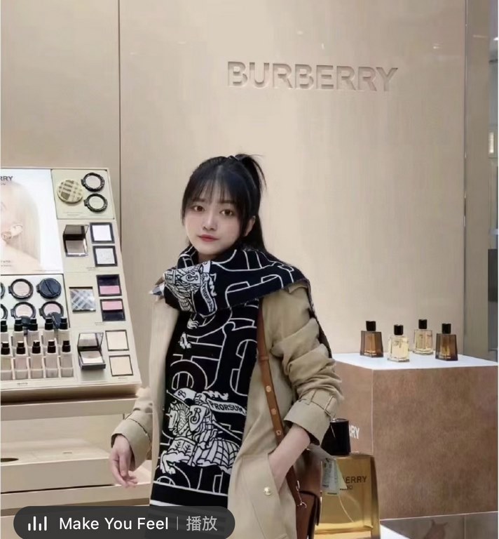 Burberry latest models   cattle full of TB series limited edition models   double-sided jacquard scarf small shawl, men and women with the same models, low-key not flashy, truly high-end boutique   produced in Scotland w