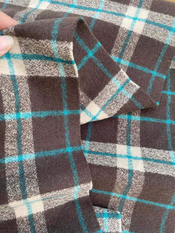 Price  Barberry plaid latest models   100% top pole lambswool material   very warm   soft and skin-friendly, not tied neck   classic Barberry plaid design   unisex couples models     size 32192cm   unisex models Men and 