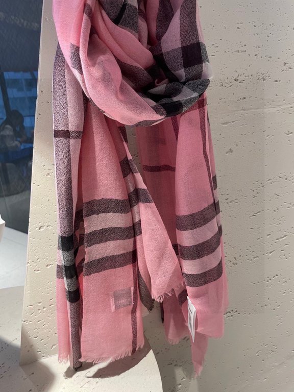 Burberry genuine series goods exclusively for flagship store vip      top Scotland imported cashmere   incomparable noble elegance intellectual style   simple atmospheric design   absolute Not fancy style Ring velvet pro