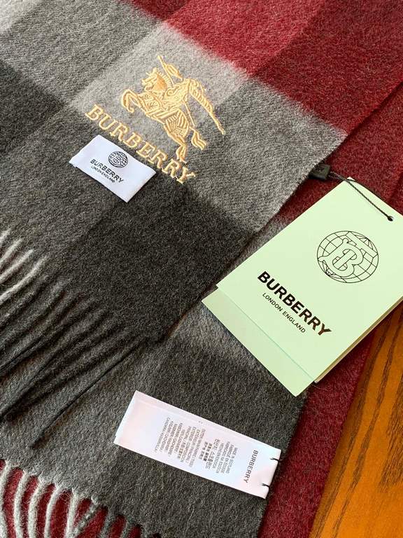 Price Burberry latest men's two-color pure cashmere scarf   our men's scarf and buy and cherish ~~~ men's models are really very few, only a few models a year, are export orders so it is more difficult to meet. Men's stu