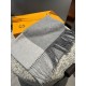 L V [Men's and Women's Scarves] Rage to keep it for yourself, a rare high-end men's style! Family benefits! Burberry very positive men's scarf ~ fabric big love, very soft and delicate comfortable, light water ripple! At