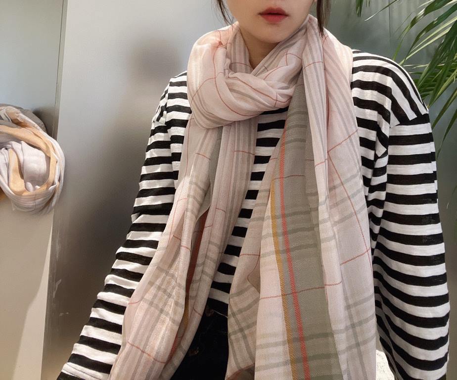 Highly recommended!!! Premium cozy chic vibe, take it if you believe me! This soft scarf from Burberry that touches the heart, inimitable color and temperament!!!! Scarf light and shadow will also have a very beautiful s