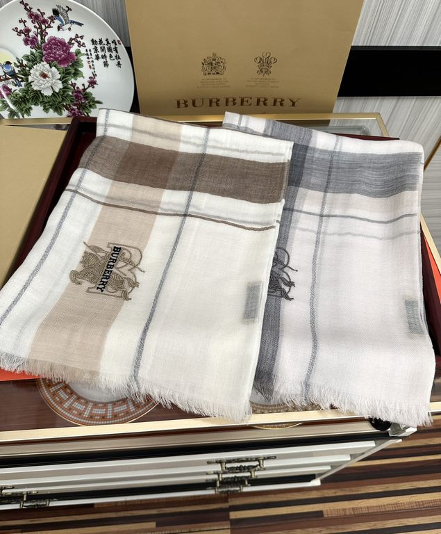 New   Ba Baoli   heavy recommended   too beautiful   hot N years of plaid, everyone likes   when the hipsters have several Ba family scarves in the closet,   a change of scarf is enough to give you a refreshing feeling. 