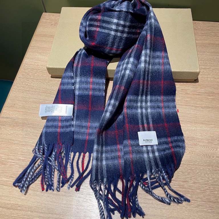 Price   Rage to push the volume of new models   Heavy recommended   Burberry official website of the latest models   100% top quality cashmere material   very warm   soft skin-friendly, not tie the neck   classic Burberr